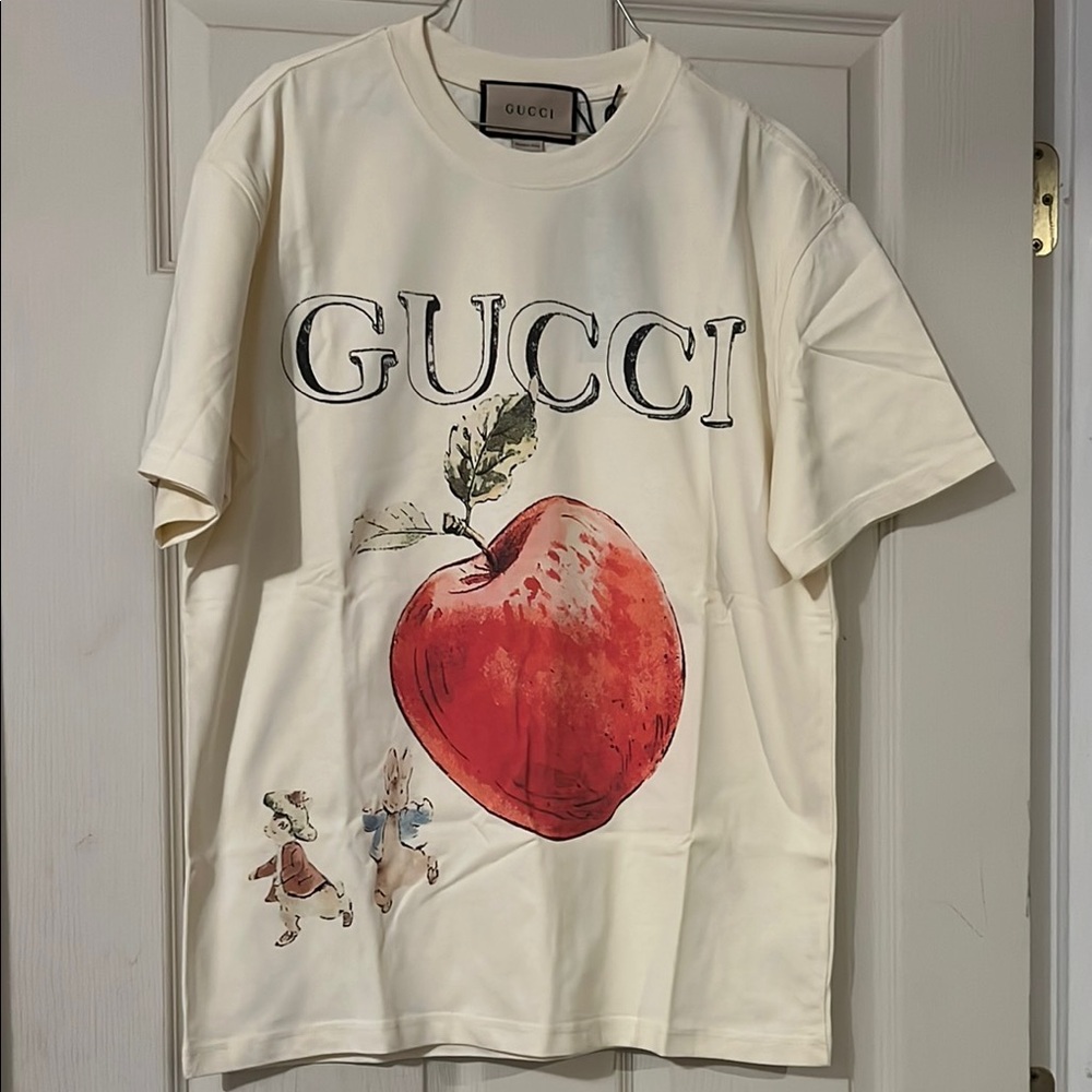 Gucci Cream T-Shirt with Red Apple Print